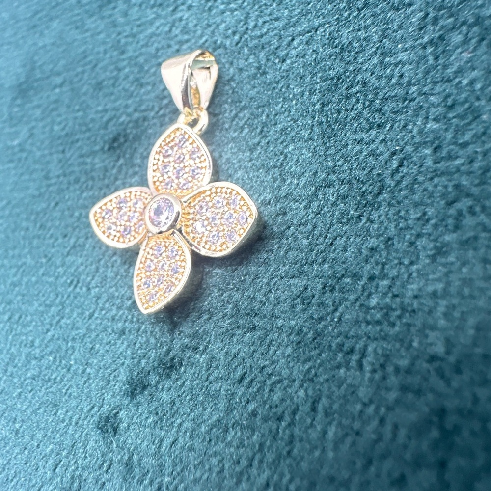Gold clover charm pendant